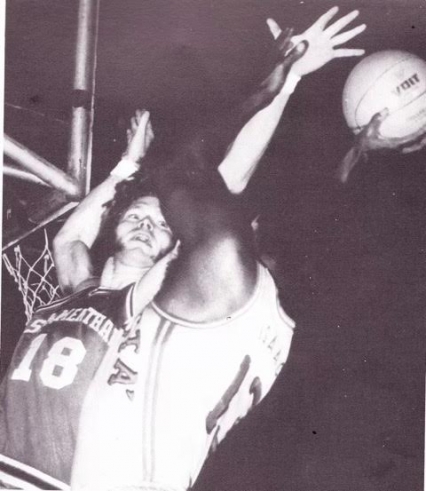 Kenney in stoppata contro Isaac in un Simmenthal - All'Onestà